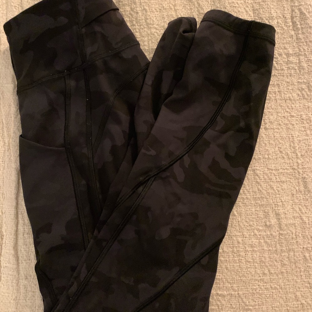 Lululemon final lap crop 23” camo
